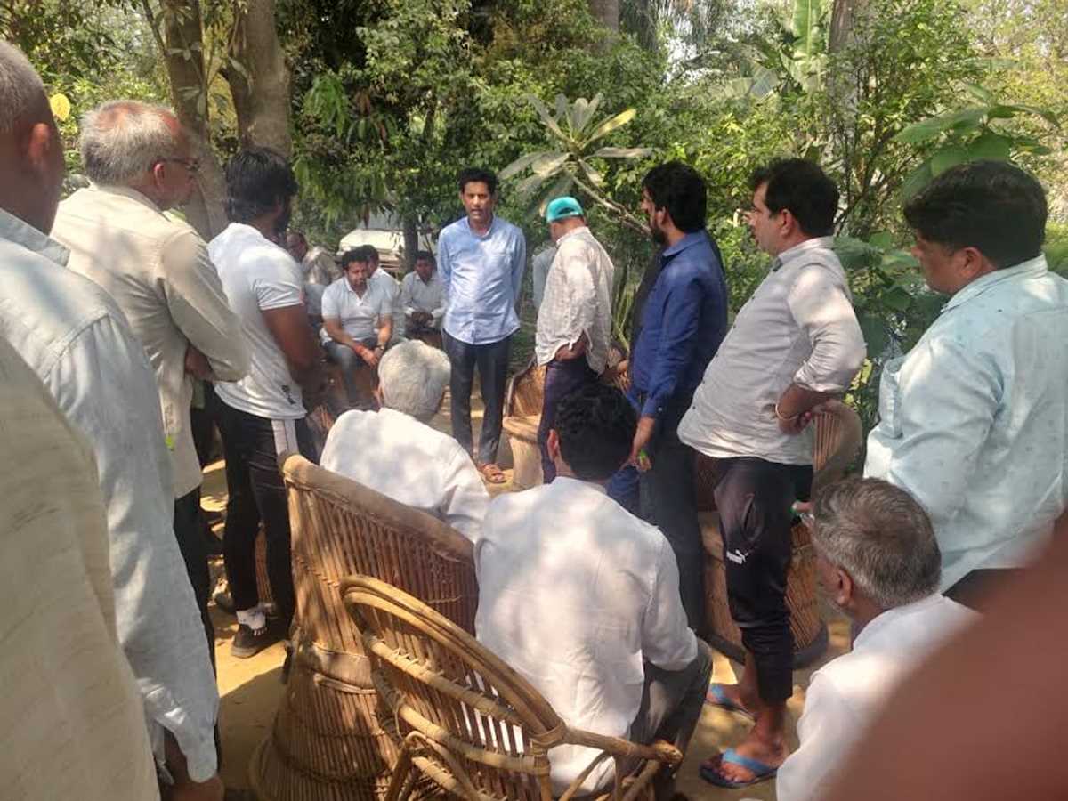 किसान सभा के कार्यकर्ताओं ने 14 मार्च के आंदोलन के लिए गांवों में चलाया जनसंपर्क अभियान